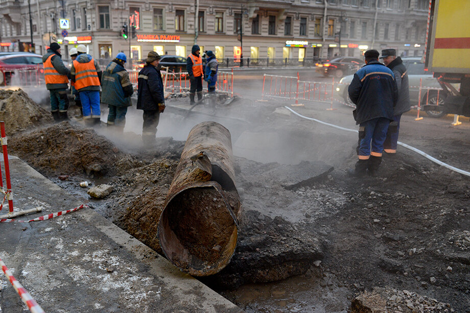 Для обновления теплосетей в Санкт-Петербурге может понадобиться более десяти лет и сотни миллиардов рублей.