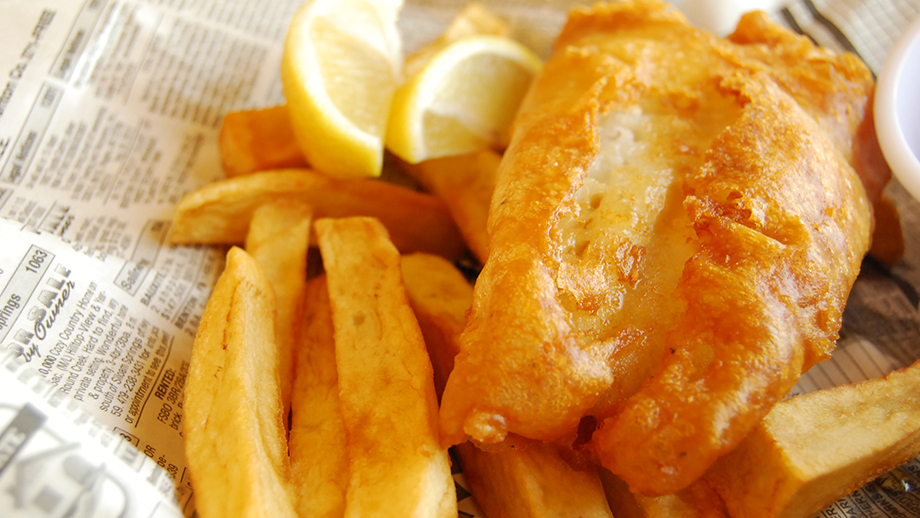 Национальное британское блюдо fish and chips может стать дефицитом или значительно подорожать.