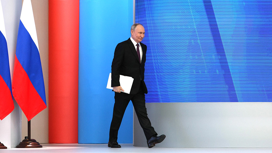 Президент России Владимир Путин выступает перед Федеральным собранием.