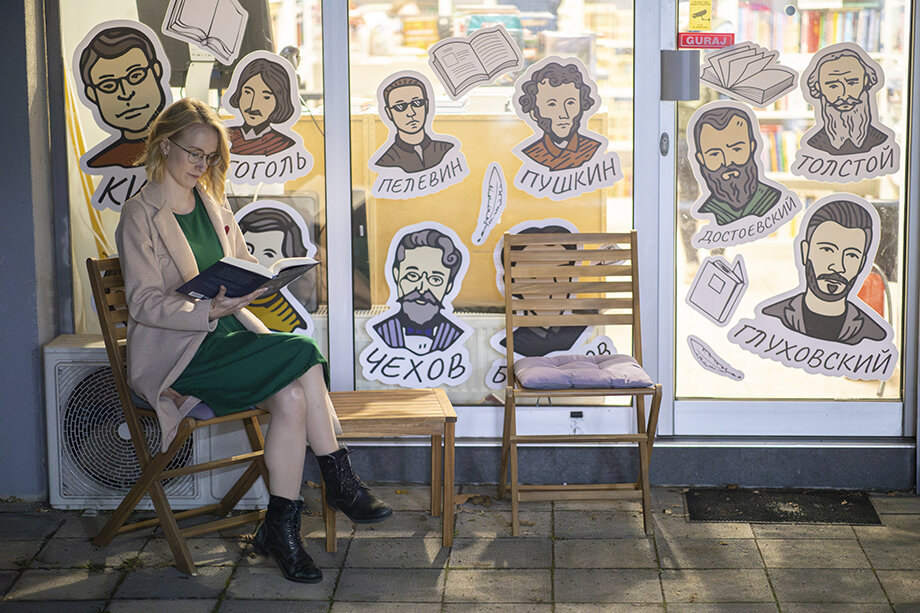 В Сербии открылись магазины с книгами на русском языке.