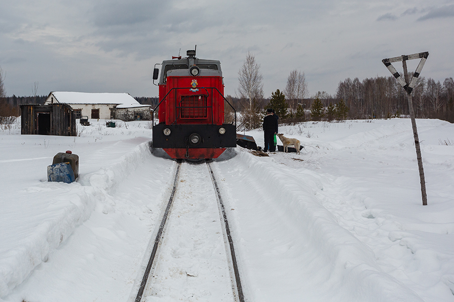 Тепловоз прибывает в Берёзовку. Это конечная станция – дальше пути нет.