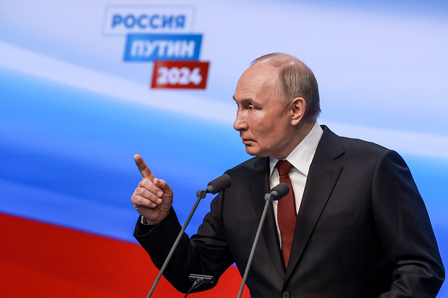 Действующий президент Владимир Путин после обработки 99 процентов протоколов получает поддержку 87,33 процента избирателей.