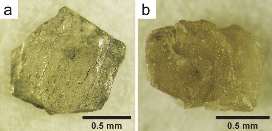 Наноалмазы, найденные в ударной структуре Попигай. Образец (a) состоит исключительно из алмаза. Образец (b) – из смеси алмаза и небольшого количества лонсдейлита.