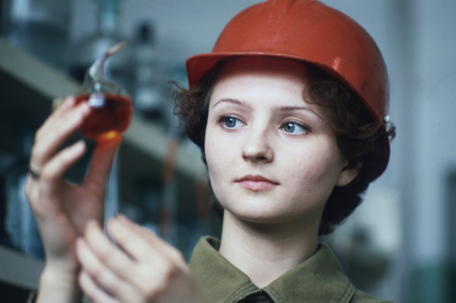 В советское время производили больше продукции меньшим числом работающих.
