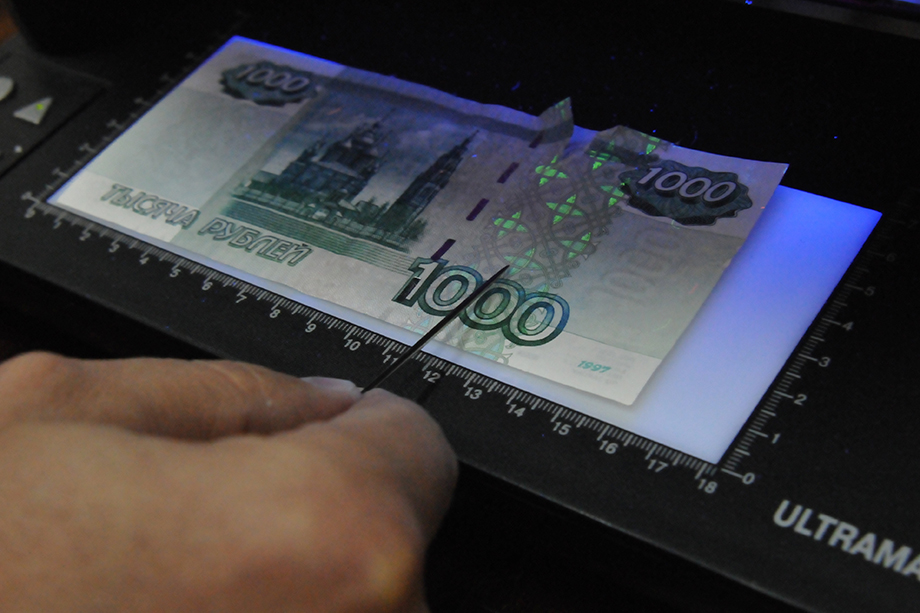 Чаще всего фальшивомонетчики подделывают купюры номиналом 1 и 5 тыс. рублей.