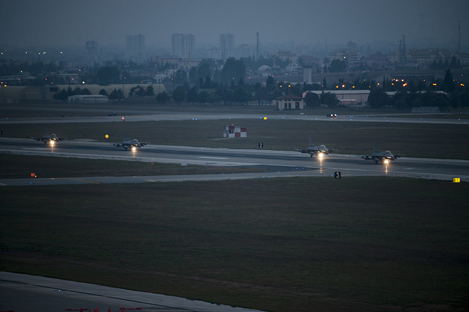 На авиабазе «Инджирлик» в Турции ранее находилось порядка 90 авиабомб B61. Однако большинство из них вывезли из-за ухудшения отношений Анкары и Вашингтона.