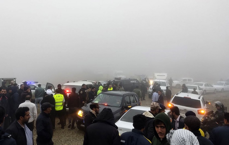 Спасатели на месте крушения вертолёта, на борту которого находился президент Ирана Эбрахим Раиси.