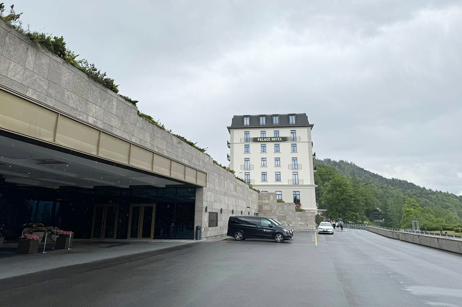 В мае прошлого года Hotel Palace был интегрирован в курорт Bürgenstock Hotel & Alpine SPA и теперь называется Heritage Building.