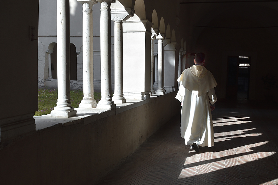 Присутствие гомосексуалов в духовных семинариях губительно для Римско-католической церкви.