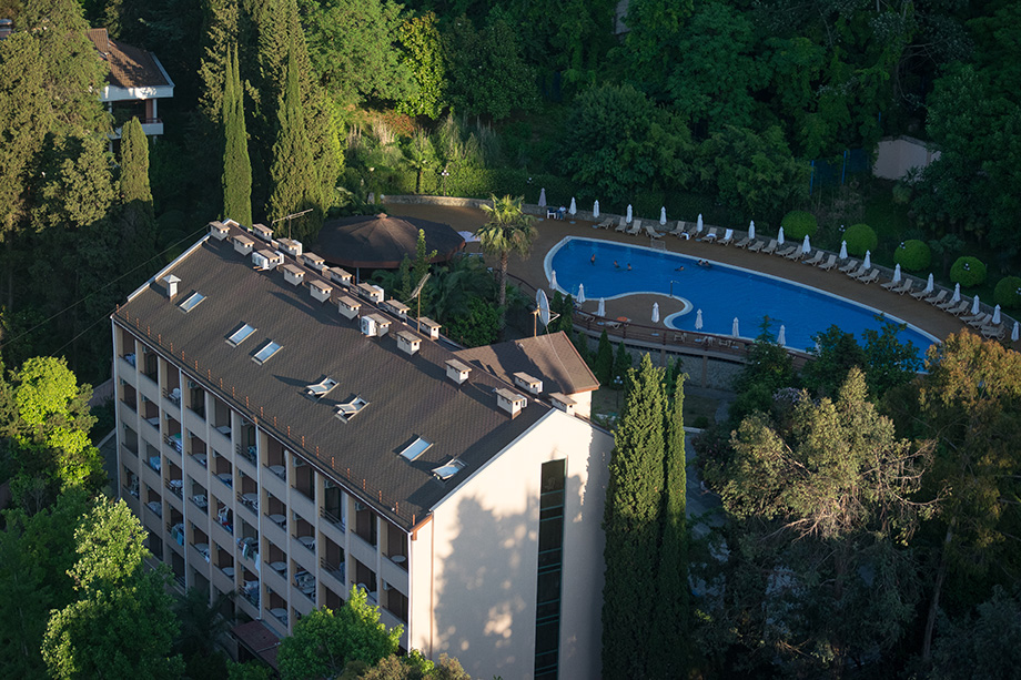Проживание в отелях c бассейном в Анапе сравнялось по цене с подобными отелями в Сочи.