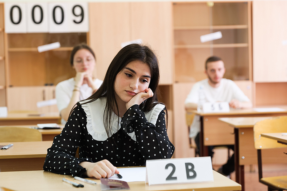 Выпускники не смогут ориентироваться на проходные баллы прошлого года.