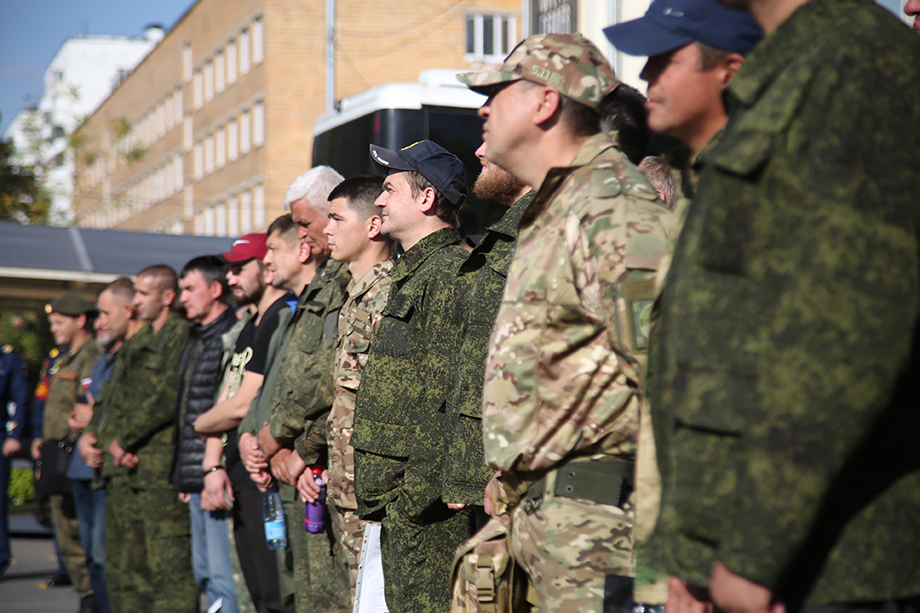 В регионах увеличиваются размеры выплат контрактникам.