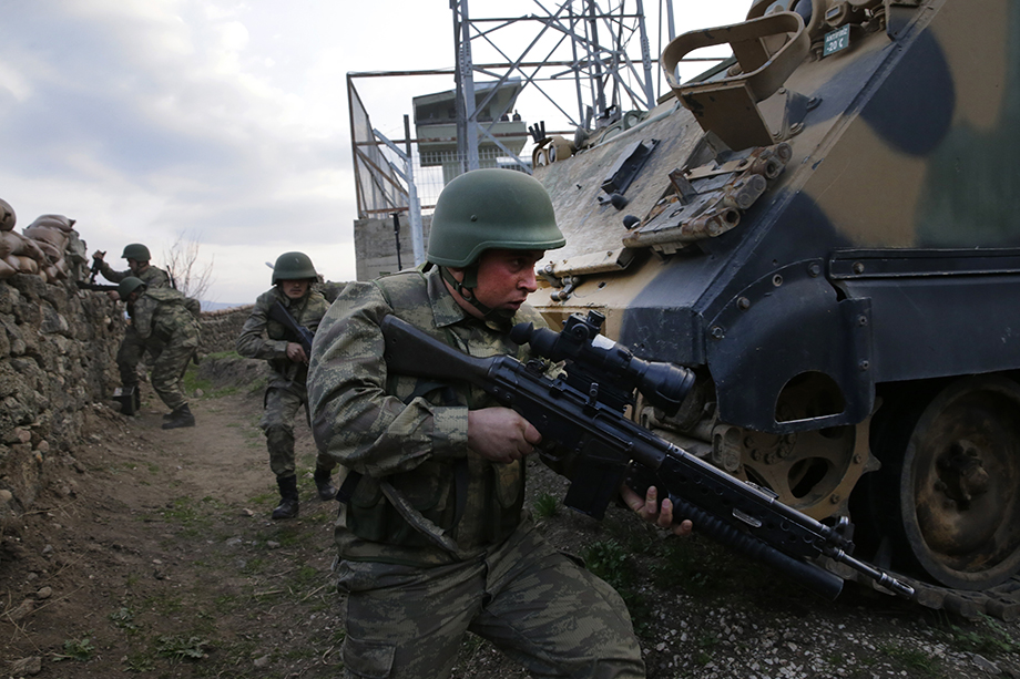 Турецкая армия регулярно проводит военные операции на территории Сирии.