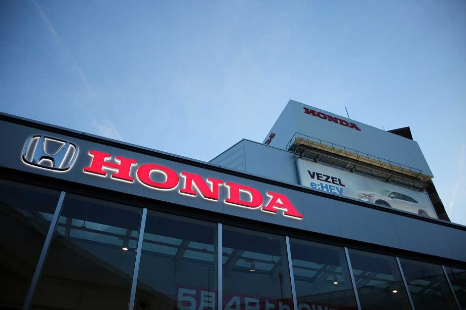 Honda Motor была основана в 1948 году изобретателем Соитиро Хондой и финансистом Такэо Фудзисавой.