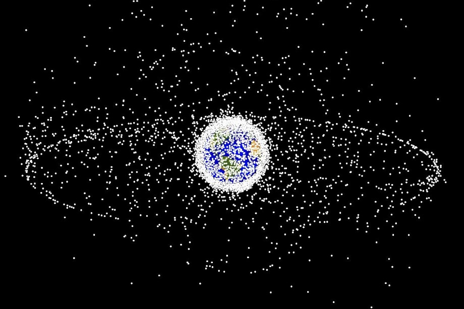 Иллюстрация NASA, изображающая известный на 2005 год космический мусор.