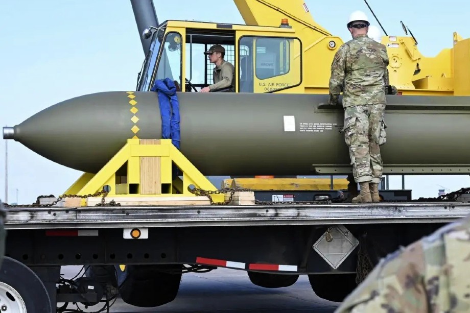 Американская противобункерная бомба GBU-57A/B Massive Ordnance Penetrator (MOP).
