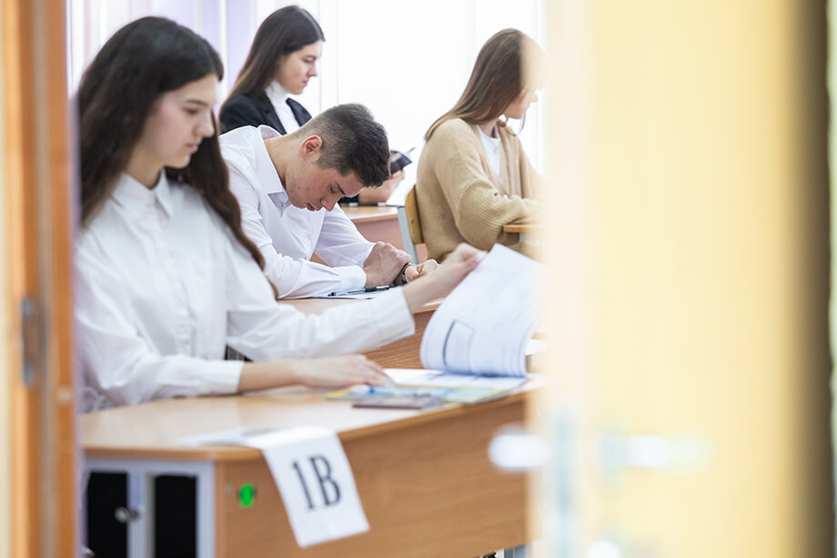 Без репетиторов школьники проваливаются на экзаменах.