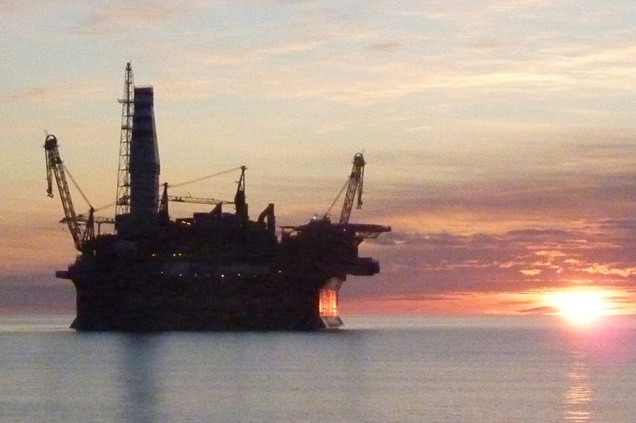 Экспорт нефти и газа остаётся основным источником дохода, но правительство ищет альтернативы.