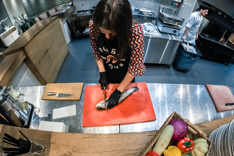 Цена на рыбу растёт из-за наценок посредников.