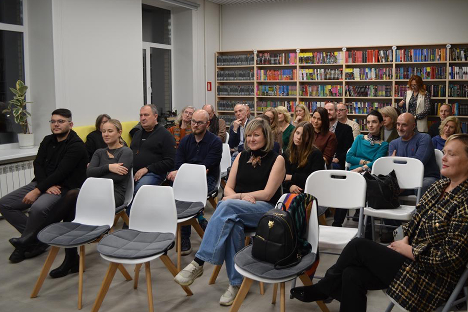 Встреча нового литературного клуба состоялась в столичной библиотеке.