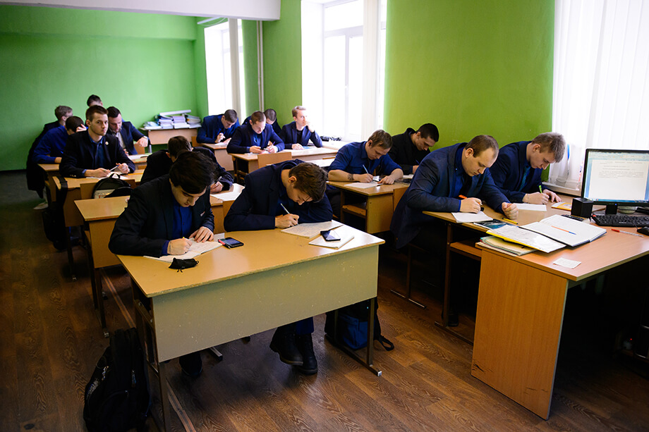 Минобрнауки считает, что некоторые учебные заведения занижают цены и из-за этого ухудшают качество обучения.