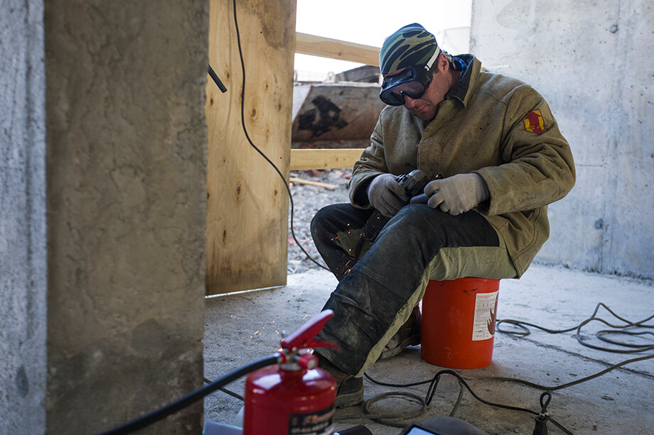 Дефицит работников влияет на рост стоимости рабочей силы.