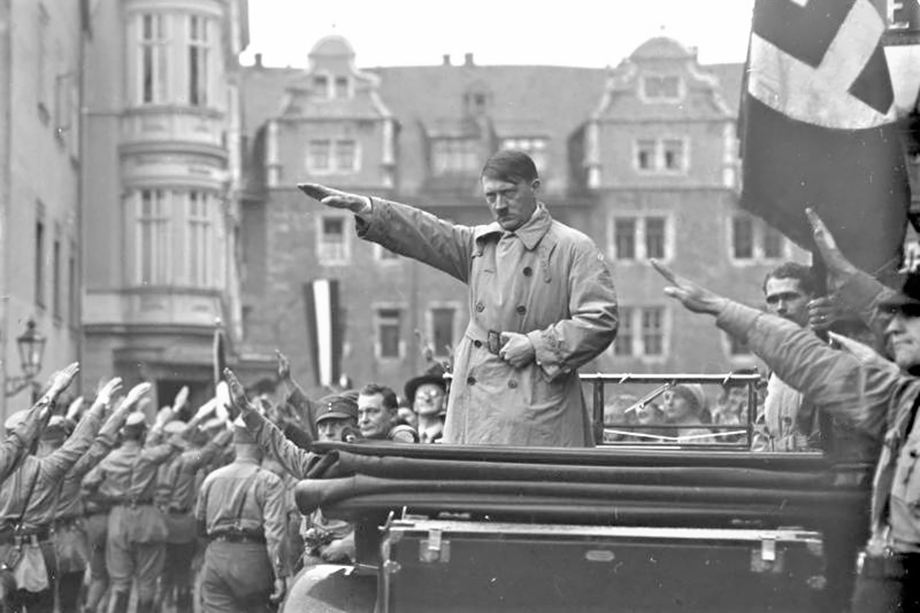 Марш НСДАП в Веймаре, октябрь 1930 года – период подъёма крайне правых сил в Германии.