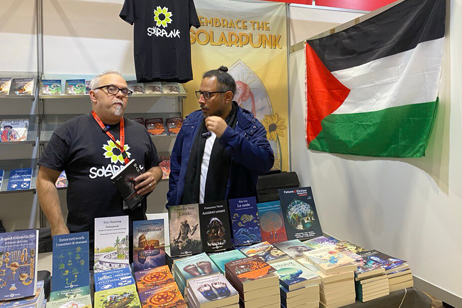 Палестинский флаг на стендах издательств стал символом левого протестного жеста против присутствия на ярмарке «фашистского» издательства и политики правительства.