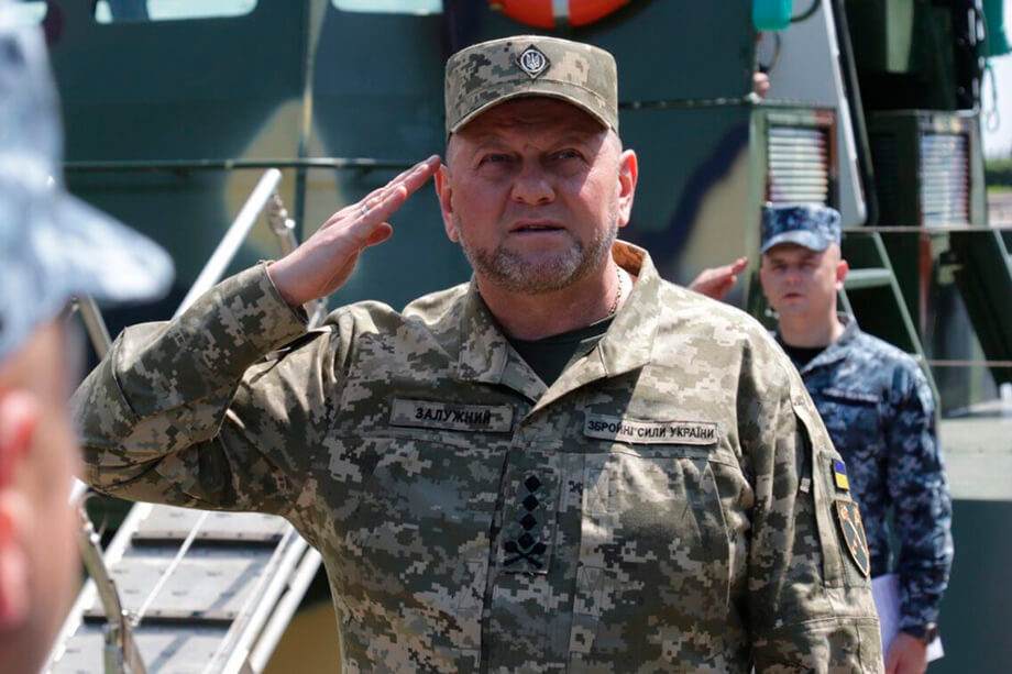 ФОТО 03 Смена фигур ничего не меняет: Залужный служит тем же силам, но опаснее из-за репутации и поддержки в войсках.