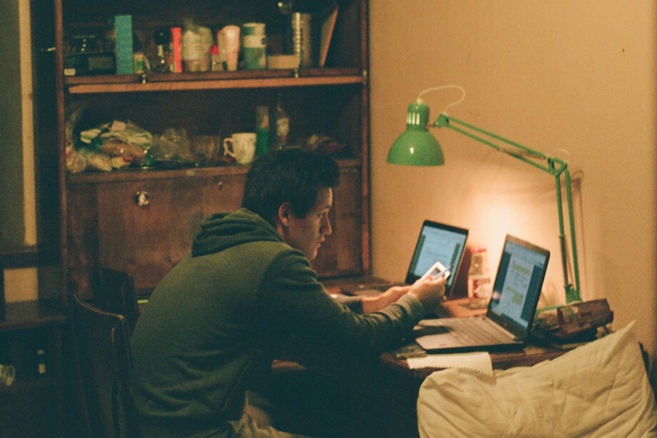 Многие взрослые люди всё чаще теряют связь с реальностью, полагаясь на искусственный интеллект.