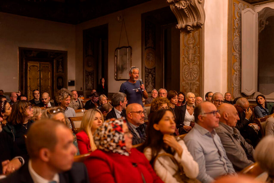 Итальянские политики, учёные и писатели пытаются сохранить историко-культурные и дипломатические связи с Россией.