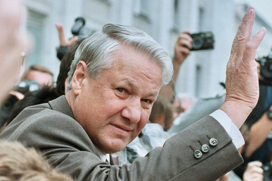 Борис Ельцин ускорил распад СССР ради своих идеалов, оставив страну в бедности, хаосе и коррупции.