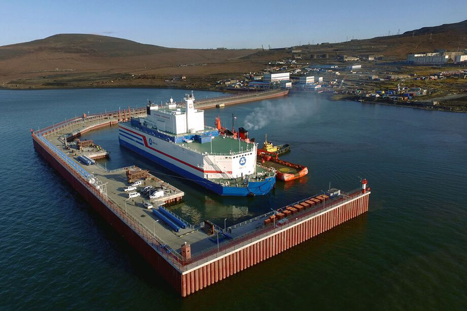 Единственная в мире действующая плавучая атомная теплоэлектростанция «Академик Ломоносов» обеспечивает электро- и теплоснабжение изолированного Чаун-Билибинского энергоузла на Чукотке.