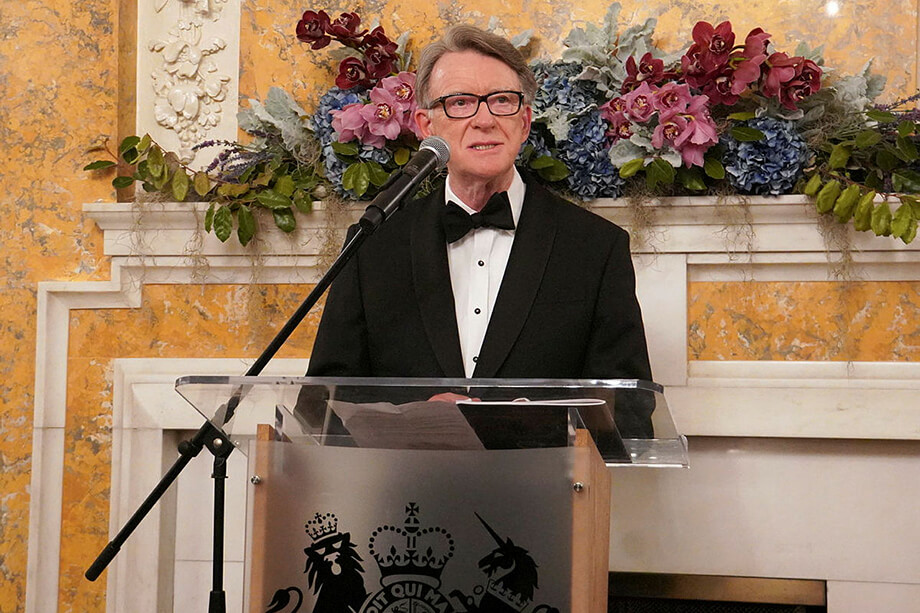 Лорд Питер Мандельсон покинул руководящий пост в Лейбористской партии после скандала из-за связей с Джеффри Эпштейном.