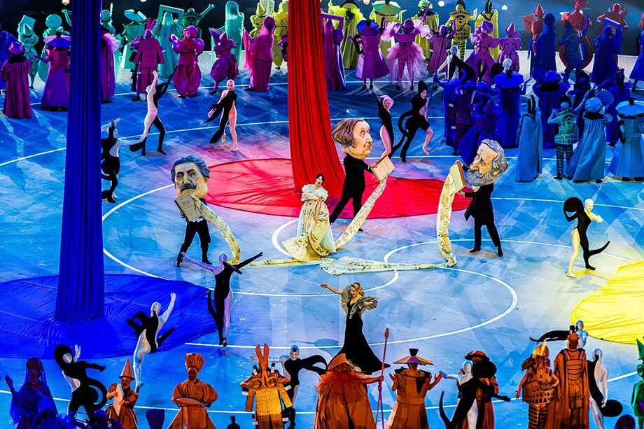 На открытии Олимпийских игр выступления сочетали музыку, хореографию и красочные костюмы.