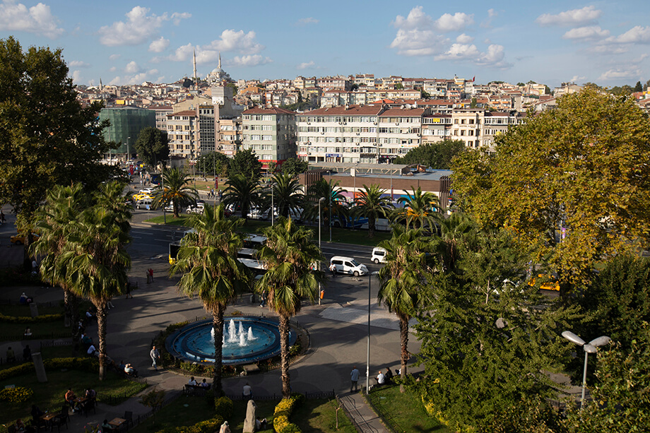 Объём бронирований туров в Турцию остаётся высоким, но постепенно снижается.