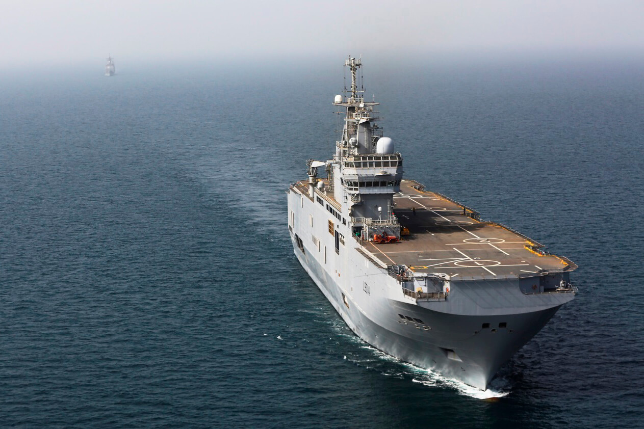 Французский универсальный десантный корабль Tonnerre.