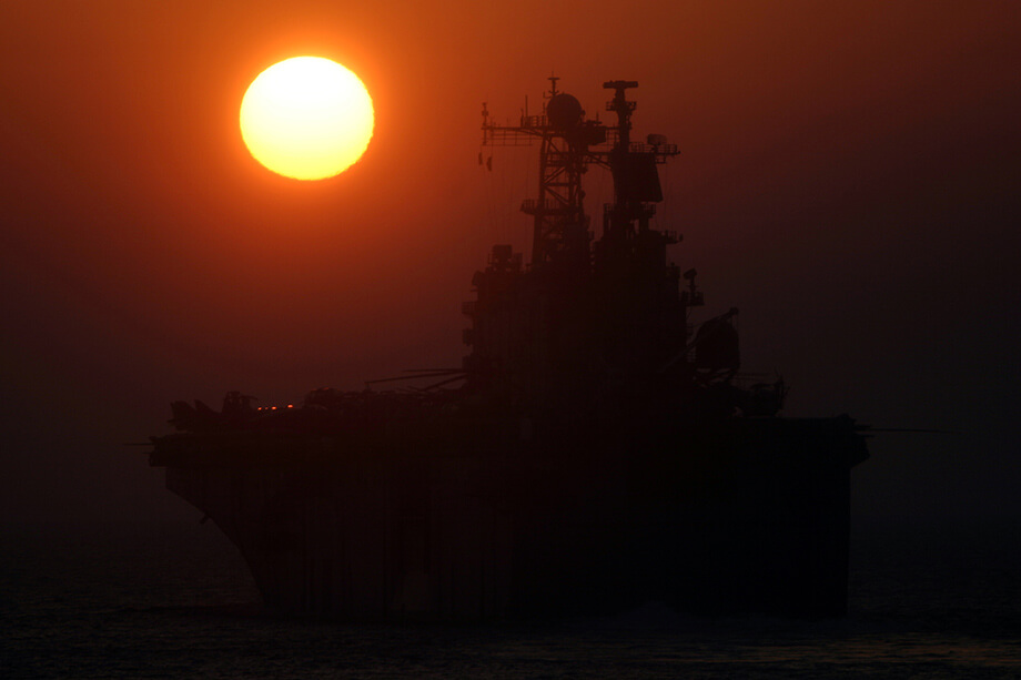 Ормузский пролив остаётся заблокированным.