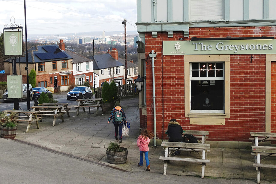 В Грейстоунс 70% семей добровольно ограничили смартфоны детям до 13 лет.