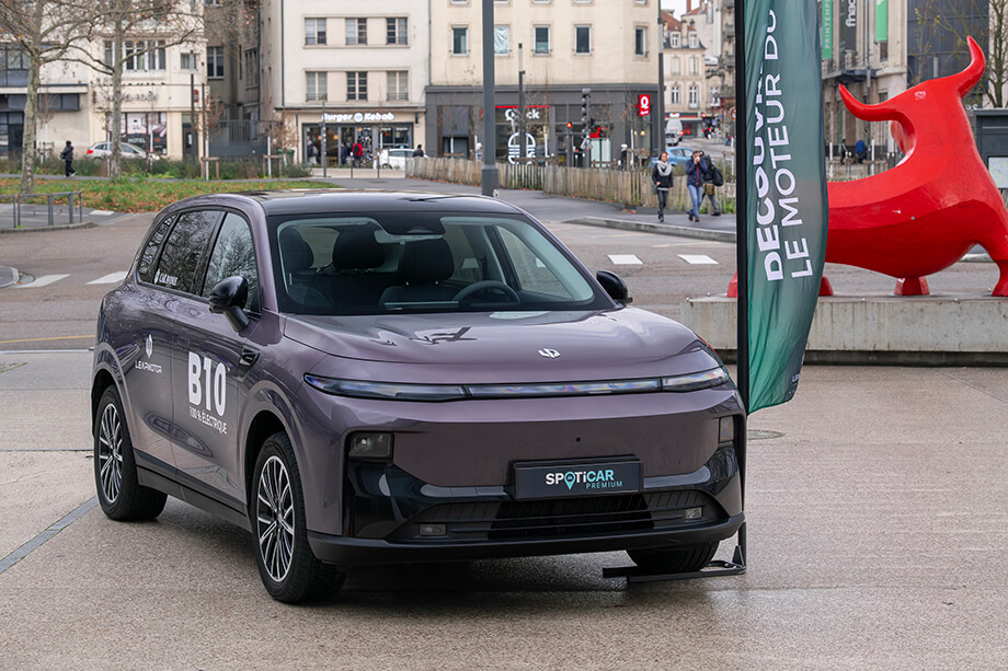 Кроссовер B10 китайского производителя Leapmotor во Франции.