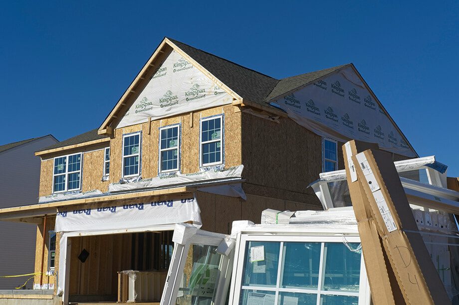 Из-за неиндексируемых лимитов «Семейной ипотеки» заёмщикам приходится увеличивать кредит или отказываться от строительства дома.