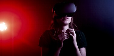 Обществу навязывают образ будущего, созданный медиа-холдингом