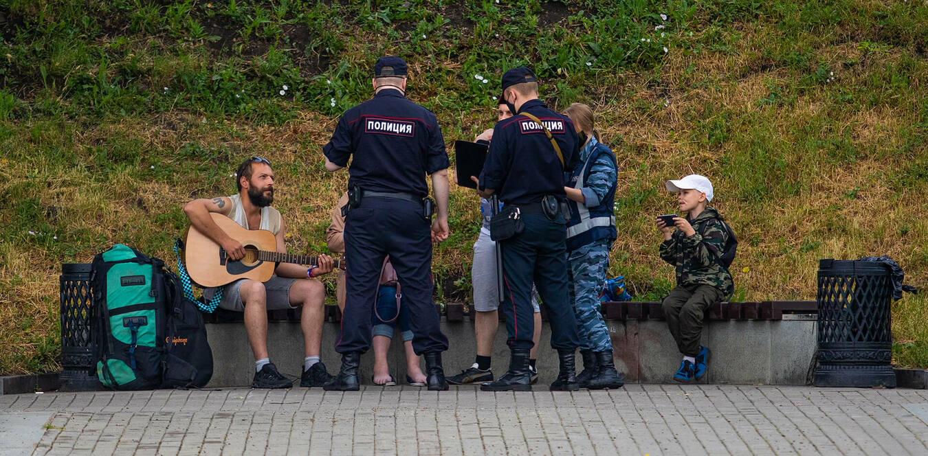 Круче чем в СССР: граждан хотят наказывать даже за чтение экстремистов