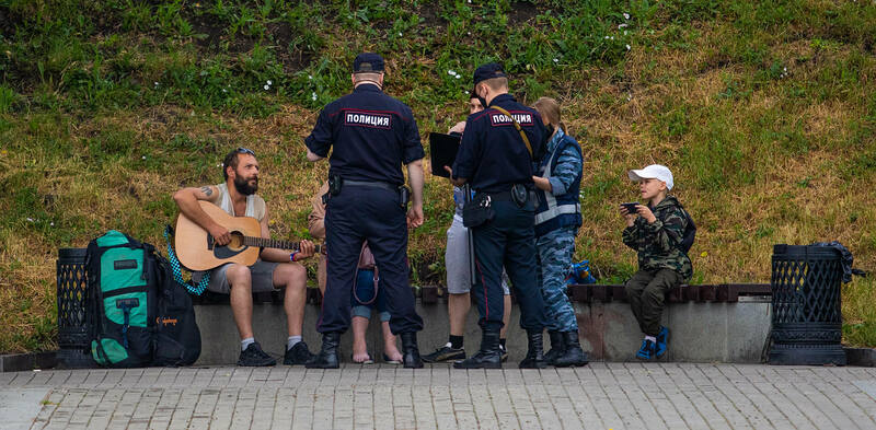 Круче чем в СССР: граждан хотят наказывать даже за чтение экстремистов