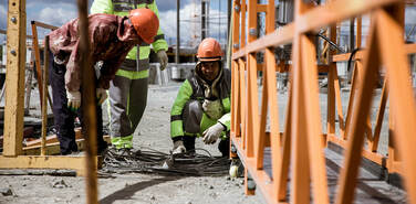 Строители ищут кадры