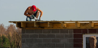 Эскроу строить и жить помогает?