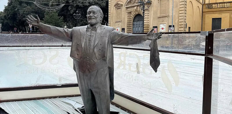 Мэр Пезаро сдал назад