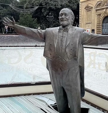 Мэр Пезаро сдал назад