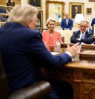 Клиентела Вашингтона создает фронт сопротивления Трампу