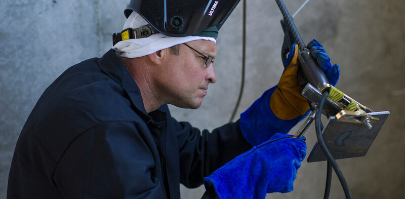 Сварщики обогнали в зарплатах IT-шников